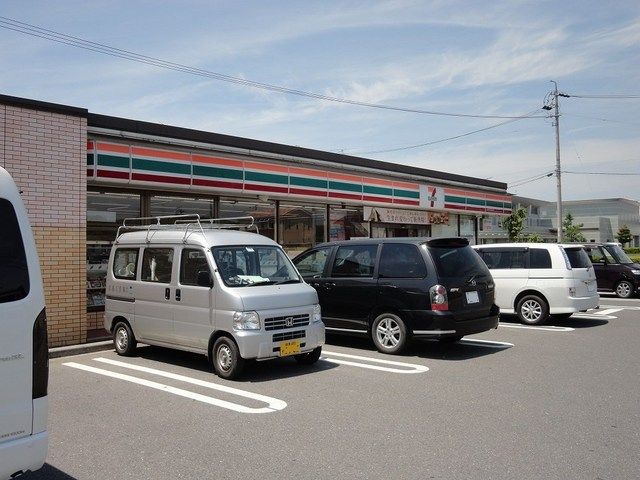 近くのセブンイレブン本巣文殊店まで500m（徒歩7分）