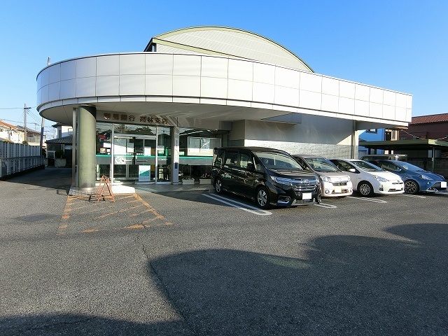 近くの銀行まで2,400m（徒歩30分）