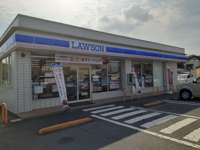 近くのローソン石岡東石岡二丁目店まで546m(徒歩7分)