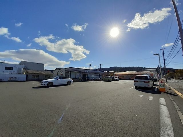 近くのセブンイレブン高知葛島4丁目店まで290m(徒歩4分)