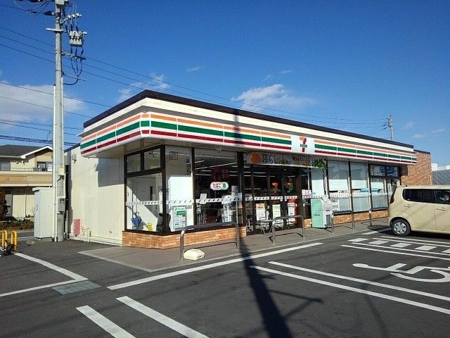 近くのセブンイレブンまで240m（徒歩3分）