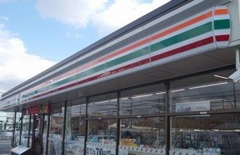 近くのセブンイレブンまで650m（徒歩9分）