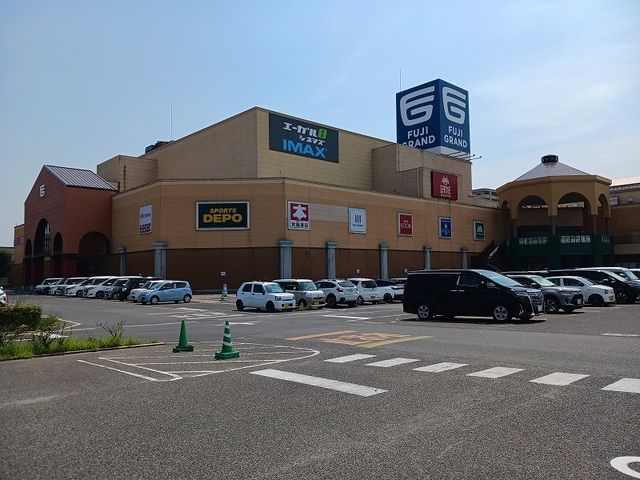近くのフジグラン神辺店まで400m（徒歩5分）