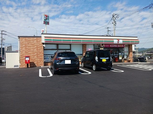 近くのセブンイレブン十九軒屋店まで1,000m（徒歩13分）
