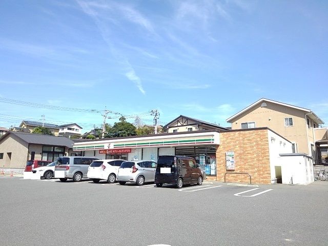 近くのセブンイレブンまで400m（徒歩5分）