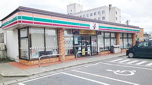 近くのセブンイレブン江刺南大通り店まで450m(徒歩6分)