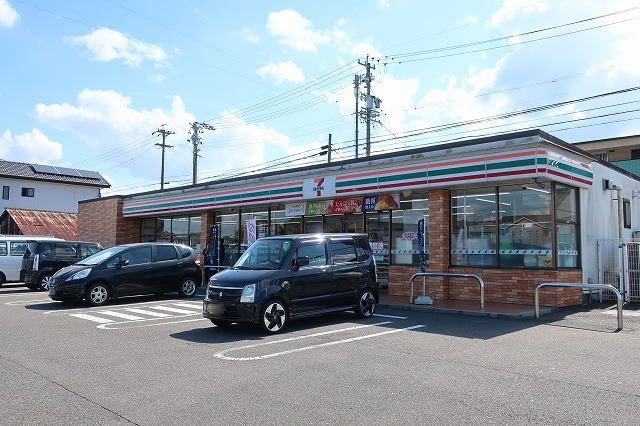 近くのセブンイレブンまで350m（徒歩5分）