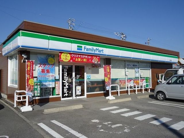 近くのコンビニまで200m（徒歩3分）