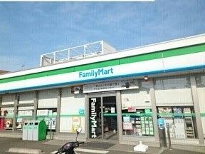 近くのファミリーマートまで200m(徒歩3分)