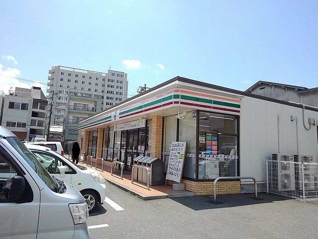 近くのコンビニまで350m（徒歩5分）