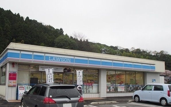 近くのローソン宍道佐々布店まで110m（徒歩2分）