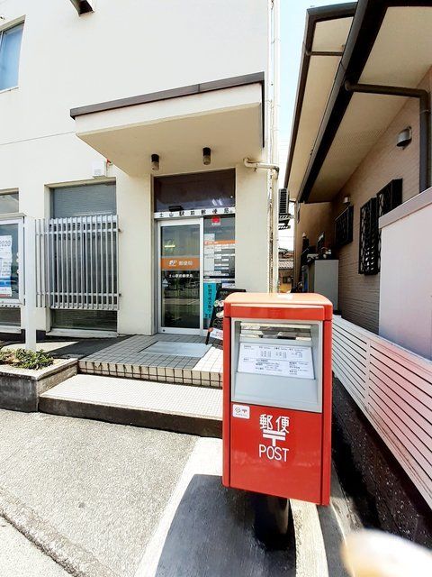 近くの土山駅前郵便局まで1,000m（徒歩13分）