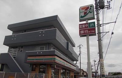 近くのコンビニまで260m（徒歩4分）