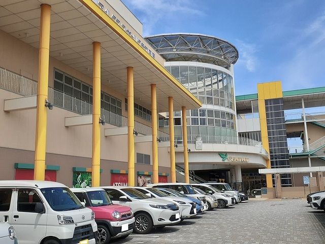 近くのスーパーまで1,060m（徒歩14分）