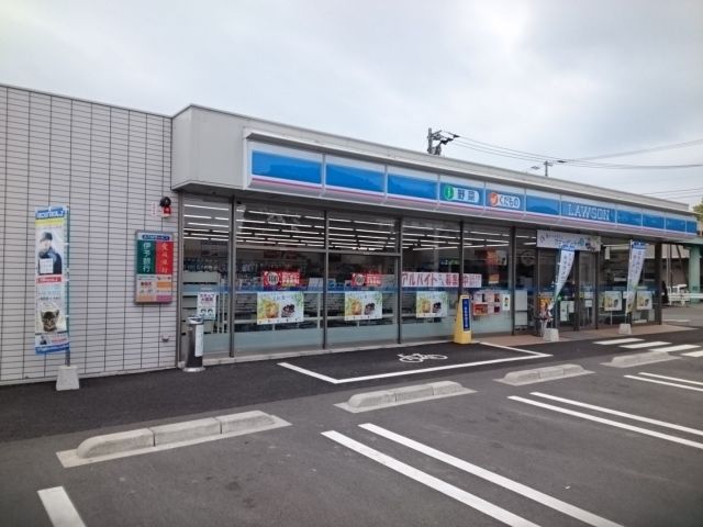 近くのローゾン松山垣生店様まで550m（徒歩7分）