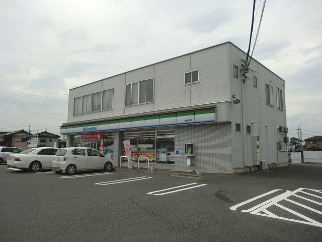 近くのファミリーマート前橋江田店まで300m(徒歩4分)