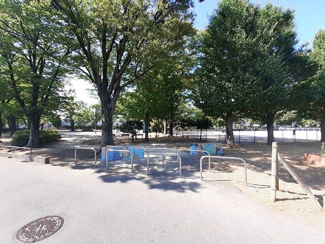 近くの公園まで106m（徒歩2分）