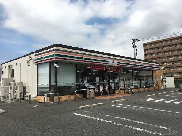 近くのセブンイレブンまで550m（徒歩7分）