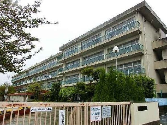 近くの大治西小学校まで750m（徒歩10分）