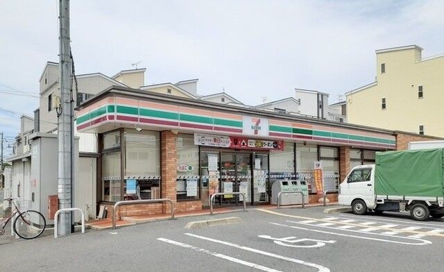 近くのセブンイレブン様まで140m(徒歩2分)