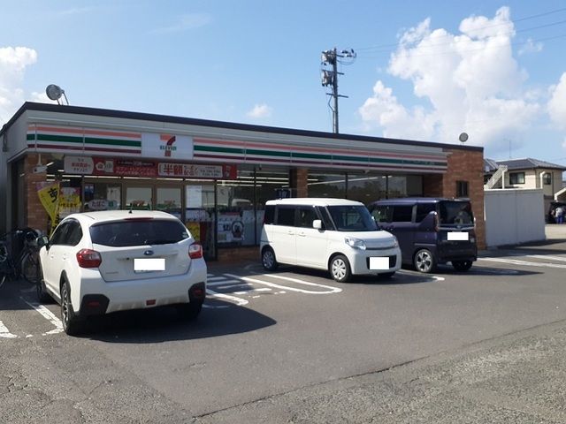 近くのセブンイレブン御山店まで750m（徒歩10分）