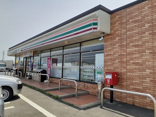 近くのコンビニまで80m（徒歩1分）