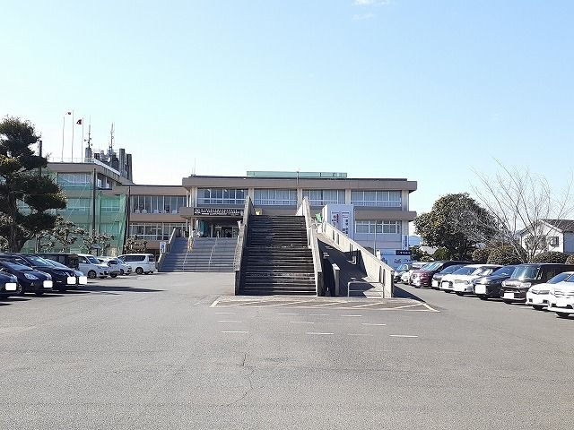 近くのえびの市役所まで500m(徒歩7分)