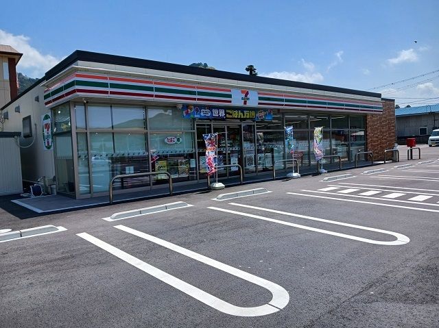 近くのセブンイレブン下松葉店様まで700m（徒歩9分）