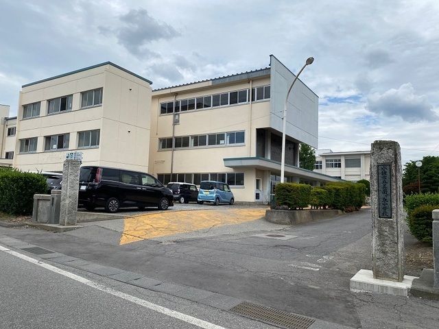 近くの小諸市立美南ヶ丘小学校まで450m(徒歩6分)