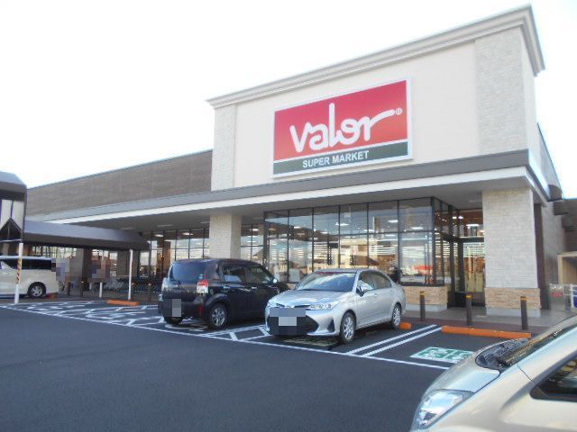 近くのバロー穂積店まで1,300m（徒歩17分）