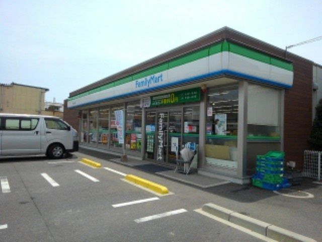 近くのファミリーマート光中央２丁目店まで400m（徒歩5分）