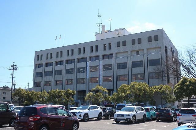 近くの市役所本庁舎まで1,500m(徒歩19分)