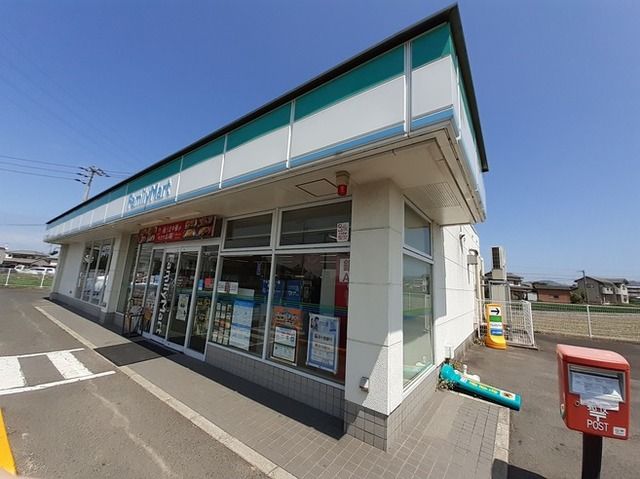 近くのファミリーマート高松高田店　様まで1,000m（徒歩13分）