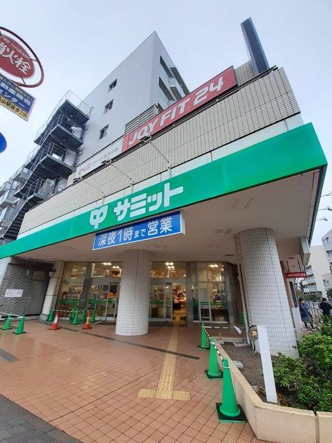 近くのサミットストア 芦花公園駅前店まで1,000m（徒歩13分）