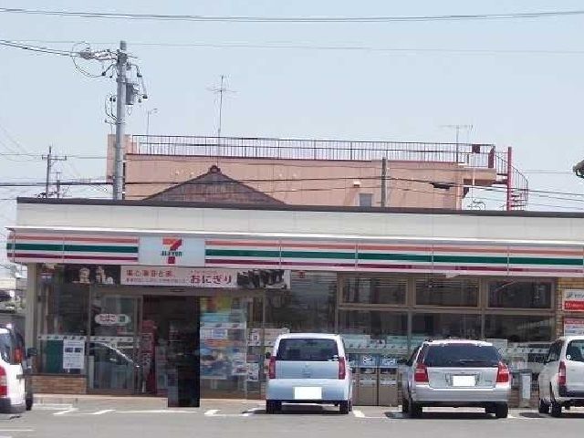 近くのセブンイレブンまで300m(徒歩4分)