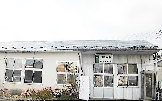 近くの村崎野駅まで2,200m（徒歩28分）