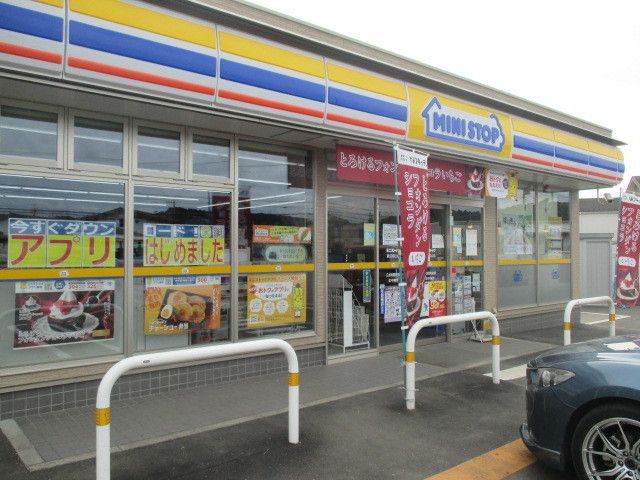 近くのミニストップ 鹿沼樅山店まで500m(徒歩7分)