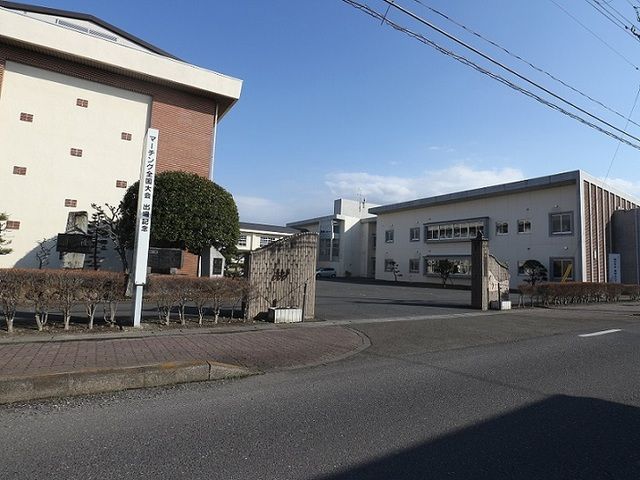 近くの加美町立中新田中学校まで290m(徒歩4分)