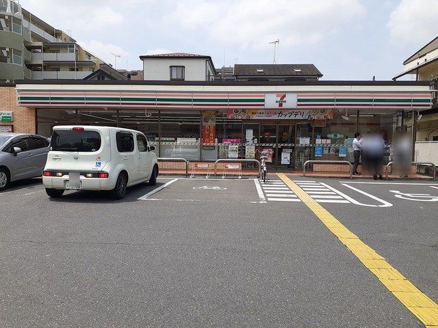 近くのさいたま辻7丁目店まで883m(徒歩12分)