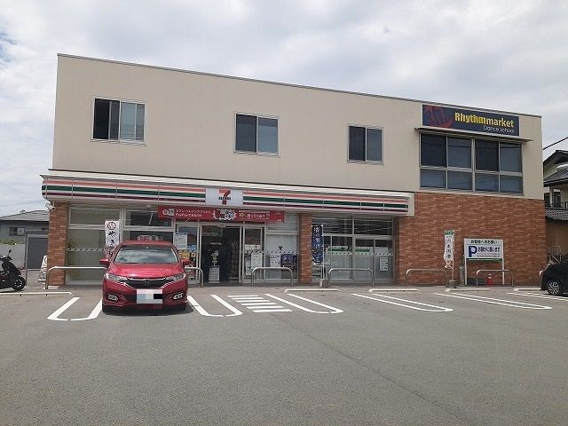 近くのセブンイレブン薄場２丁目店まで800m（徒歩10分）