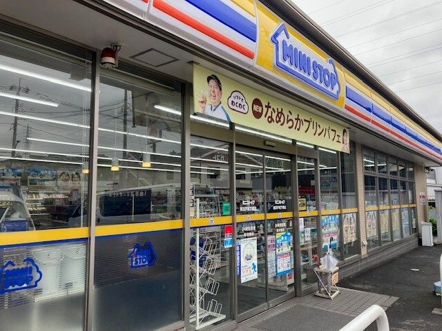 近くのミニストップ横浜戸塚下郷店まで611m(徒歩8分)