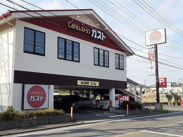 近くのガスト戸塚店まで569m(徒歩8分)