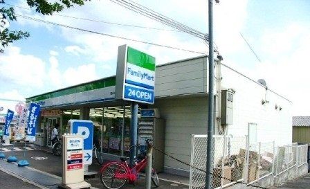 近くのファミリーマート中野店様まで150m（徒歩2分）