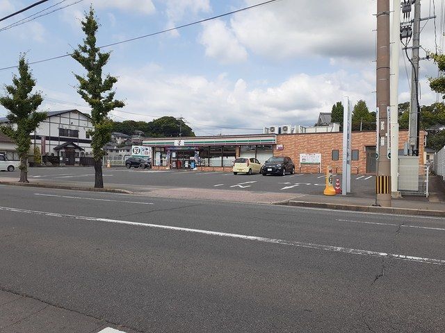 近くのコンビニまで925m（徒歩12分）