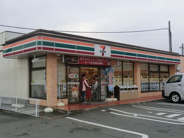 近くのセブンイレブン葛城勝根店まで900m（徒歩12分）