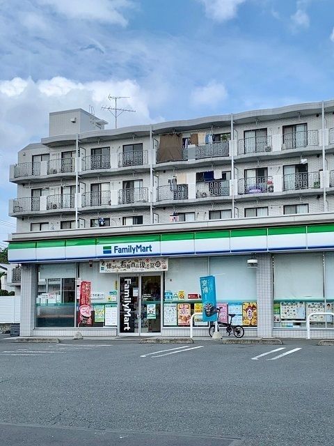 近くのファミリーマート羽村市役所通りまで900m（徒歩12分）