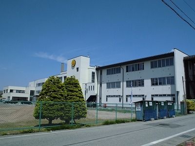 近くの羽陽学園短期大学まで160m(徒歩2分)