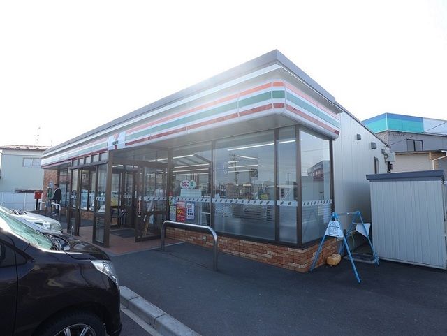 近くのコンビニまで850m（徒歩11分）