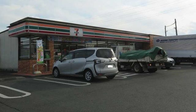 近くのコンビニまで500m（徒歩7分）
