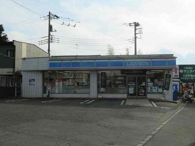 近くのコンビニまで650m（徒歩9分）